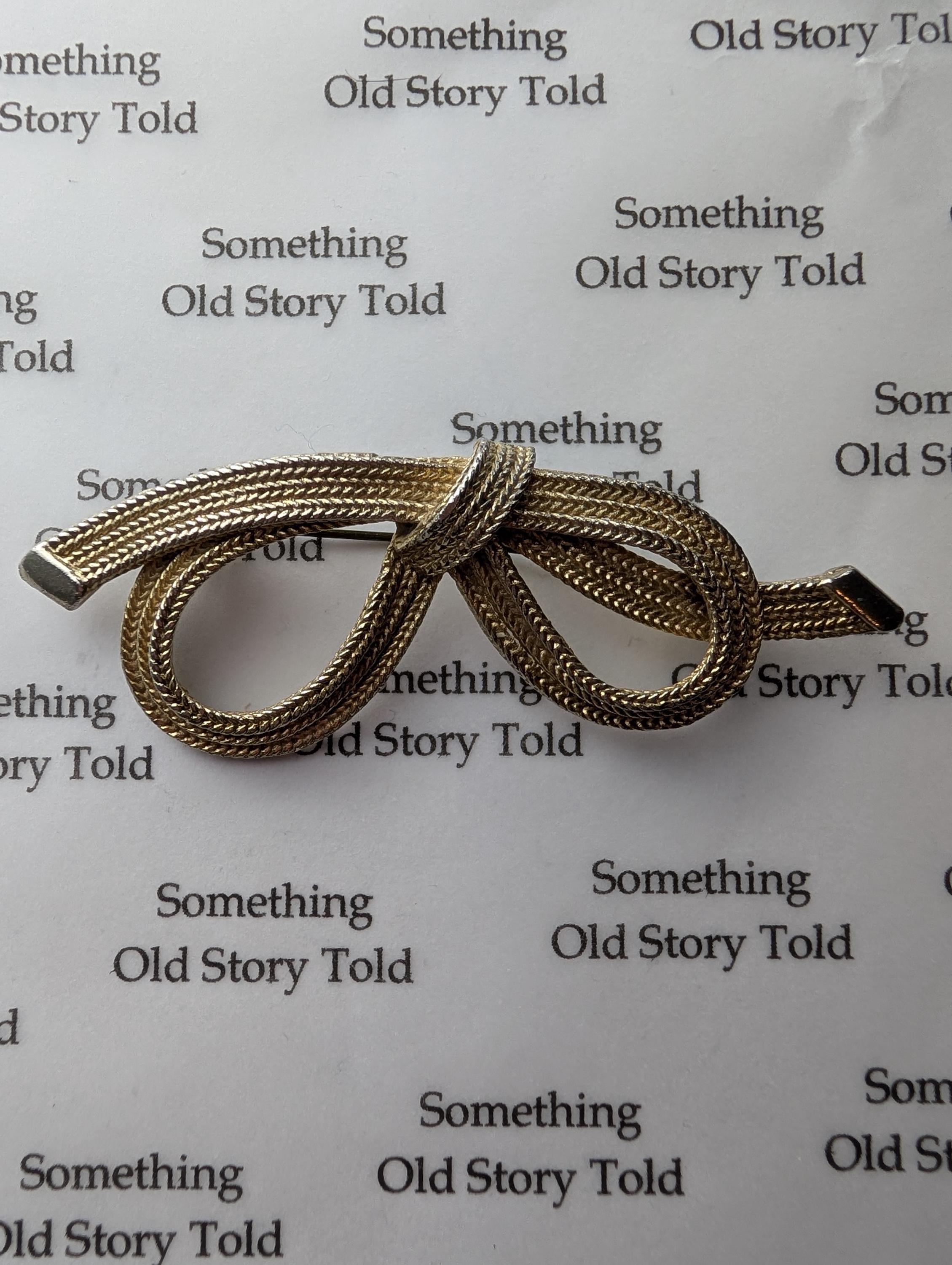 Vintage Gold Tone Brooch Set – Textured Bow & Sculptural Wing Pin – Mid Century Costume Jewellery __etsy:7964992572