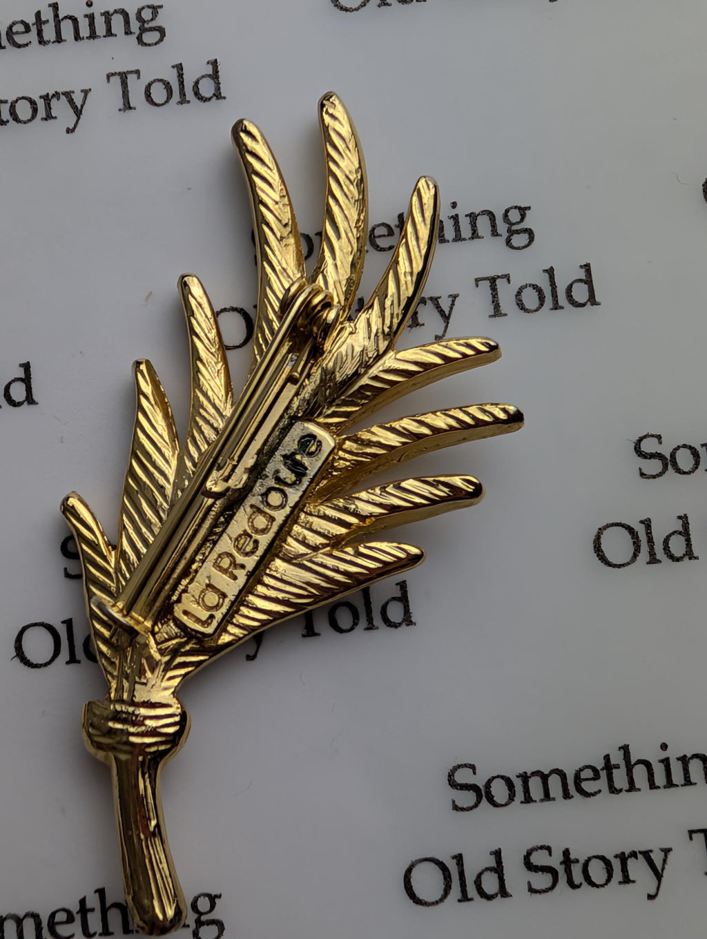 Vintage Gold Tone Leaf & Feather Brooch Set – Avon, La Redoute Costume Jewelry __etsy:7934961998