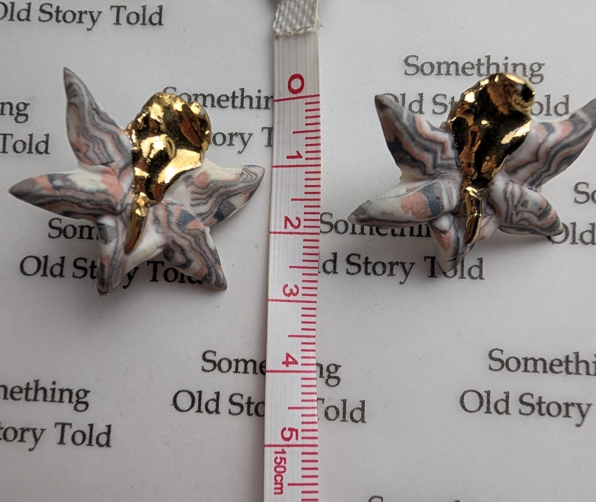 Vintage Maralyn Reed Wood Shards Porcelain Orchid Earrings, Hand Coloured Agate Studio Pottery Studs 22ct Gold Lustre, Signed Collectible __etsy:8128305486
