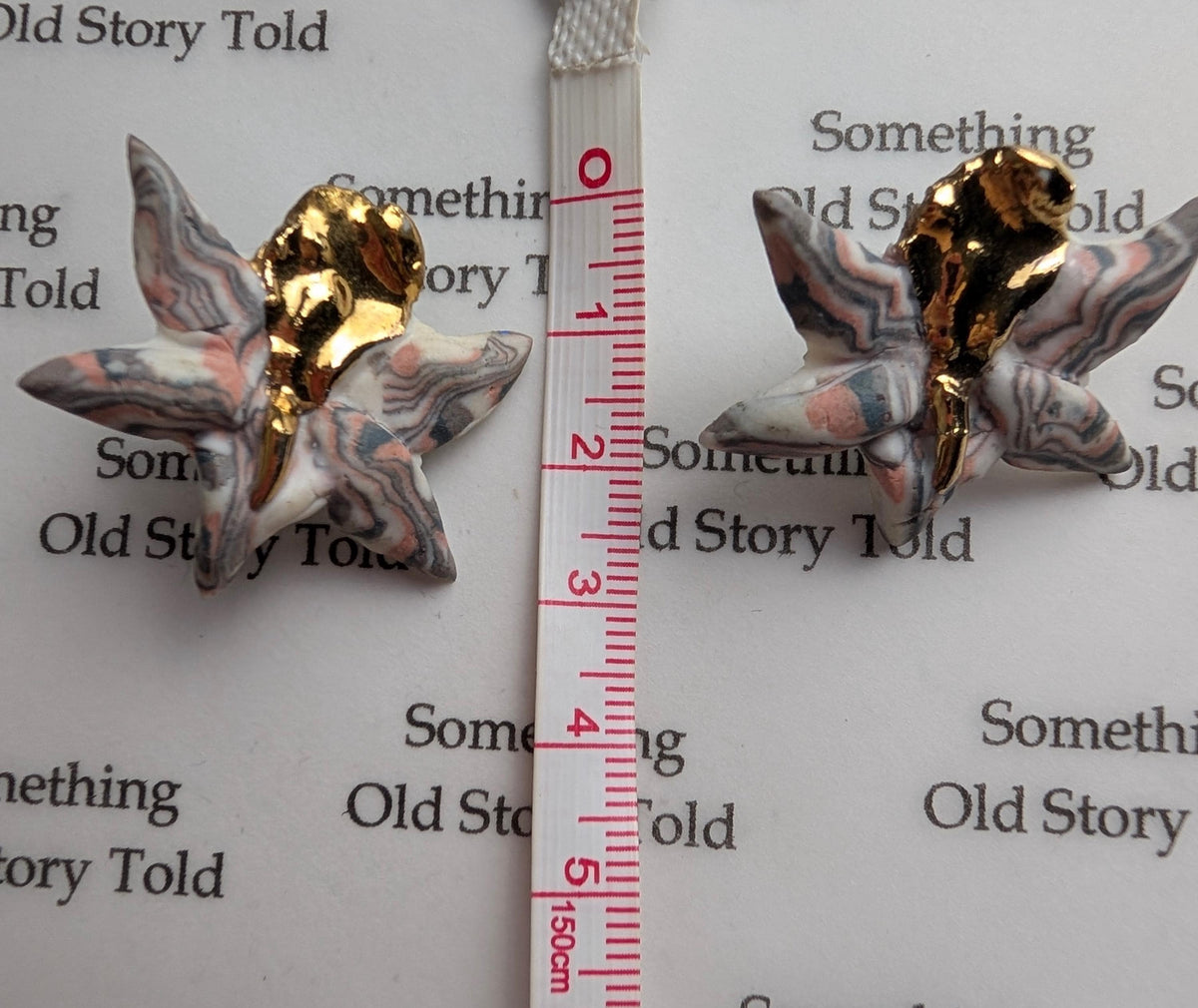 Vintage Maralyn Reed Wood Shards Porcelain Orchid Earrings, Hand Coloured Agate Studio Pottery Studs 22ct Gold Lustre, Signed Collectible __etsy:8128305544