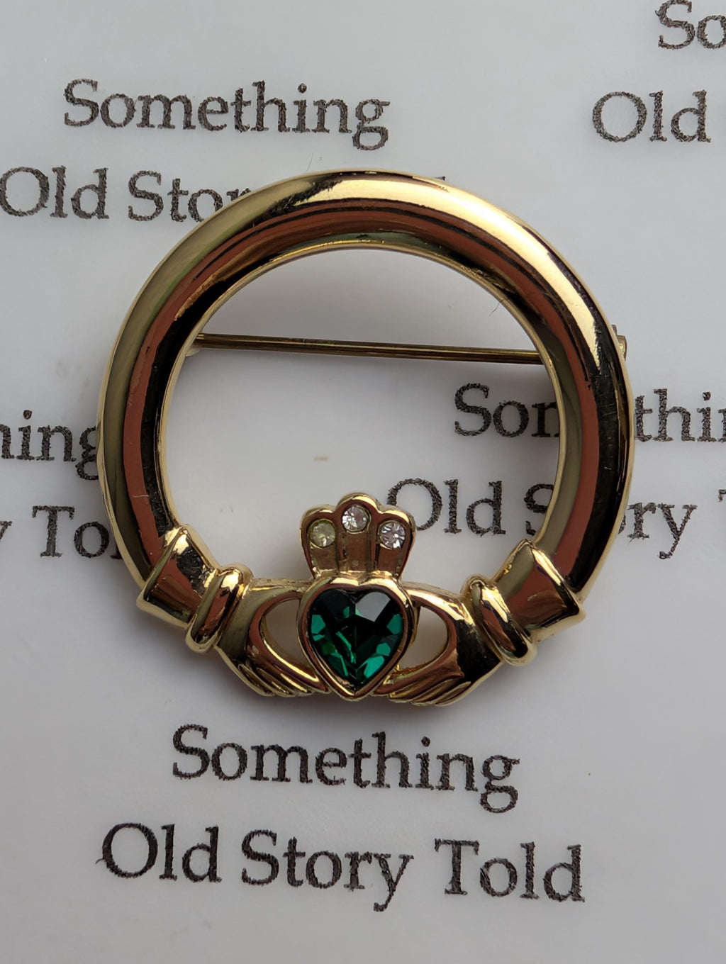 Vintage Sol D’or Claddagh Brooch: Emerald Green Heart, Gold Plated Irish Pin __etsy:7989029014