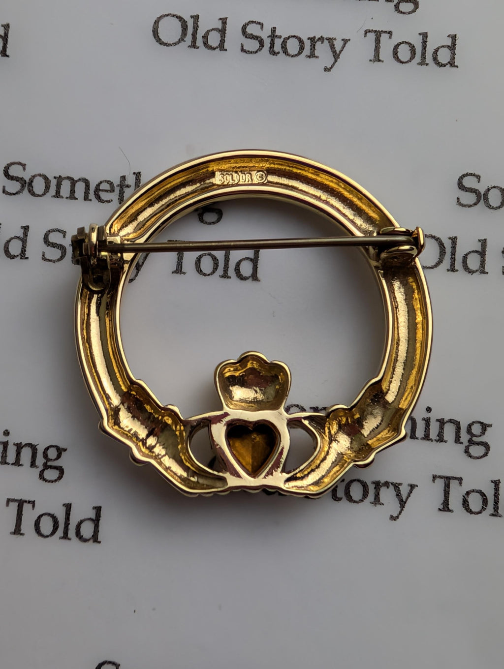 Vintage Sol D’or Claddagh Brooch: Emerald Green Heart, Gold Plated Irish Pin __etsy:7989029010