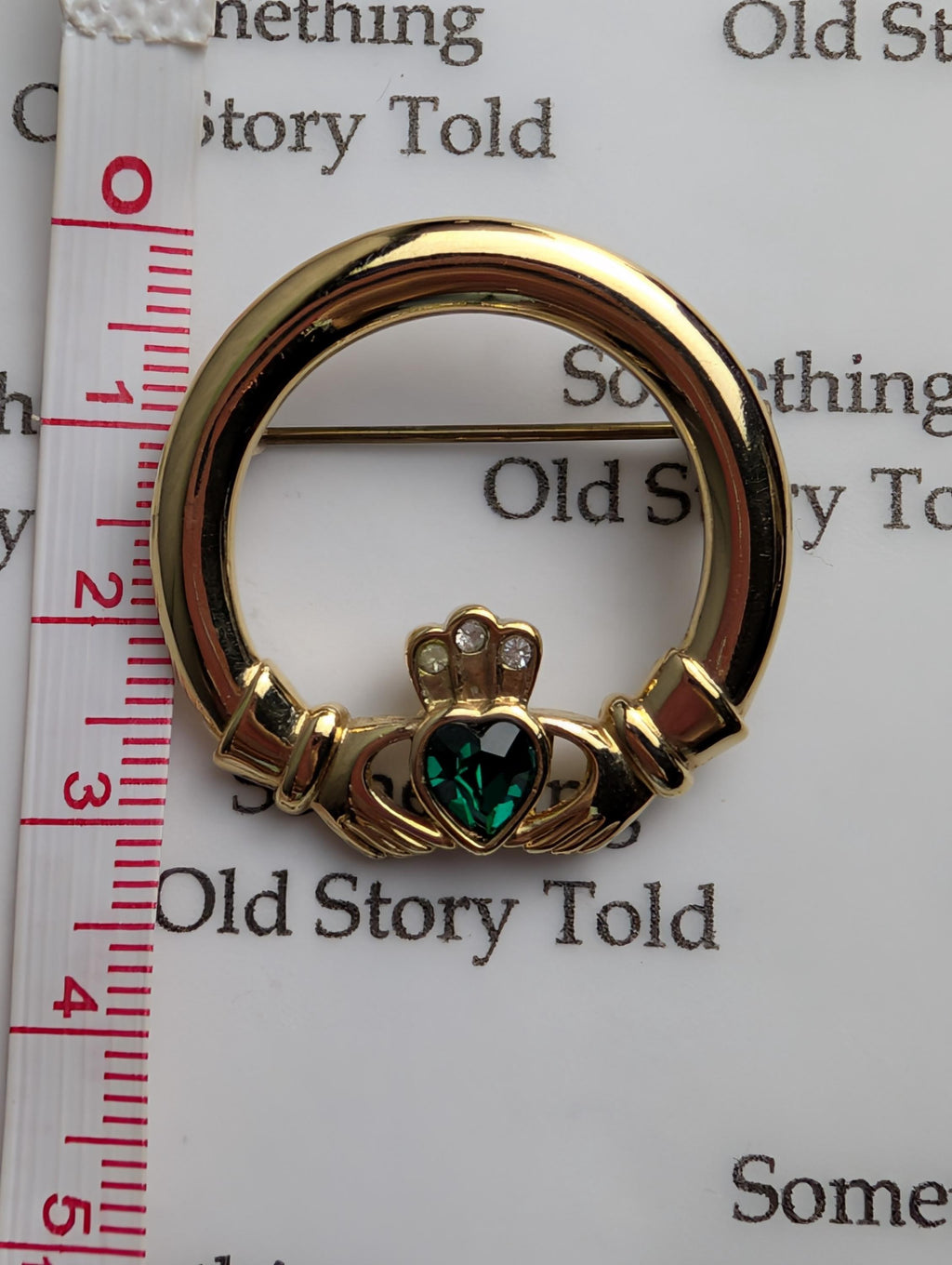Vintage Sol D’or Claddagh Brooch: Emerald Green Heart, Gold Plated Irish Pin __etsy:8036969221