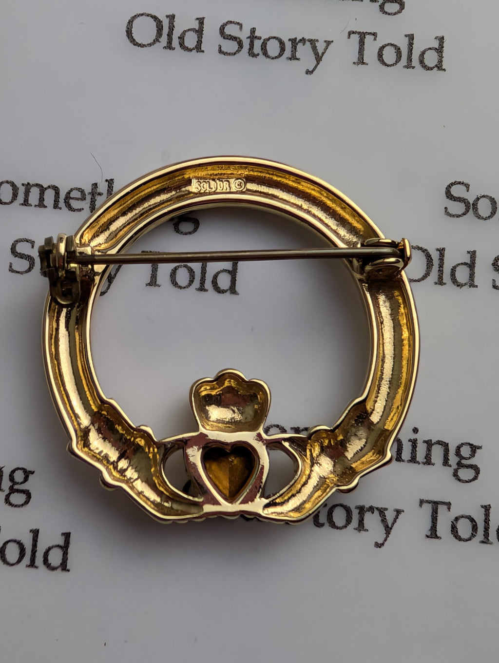 Vintage Sol D’or Claddagh Brooch: Emerald Green Heart, Gold Plated Irish Pin __etsy:8036969253