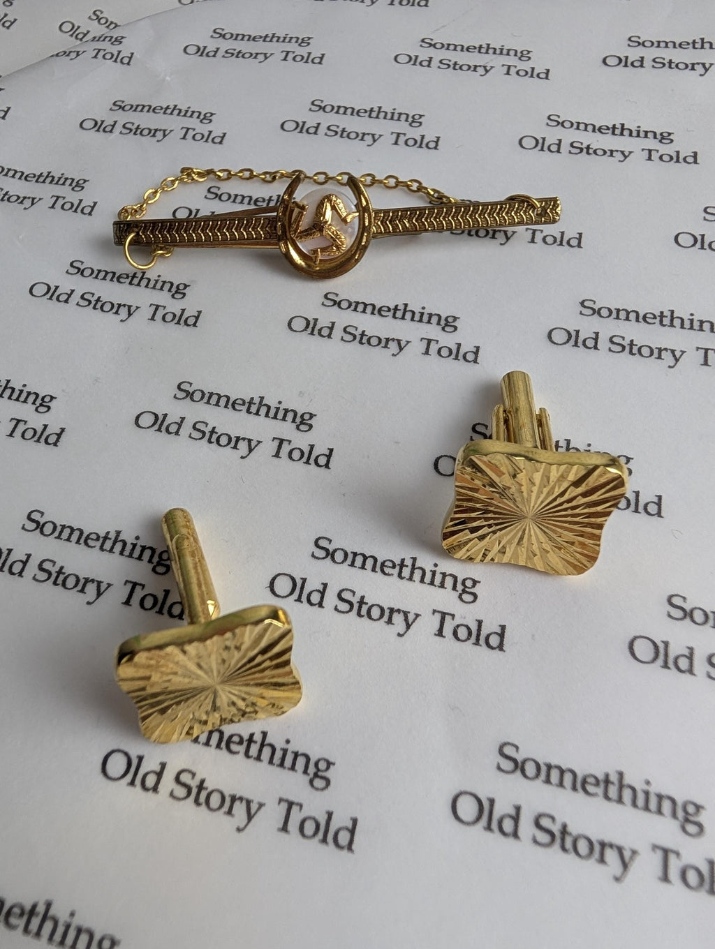 Vintage 1960s Gold Plated Cufflinks Tie Pin, Isle of Man Triskelion Mother of Pearl __etsy:8081912940