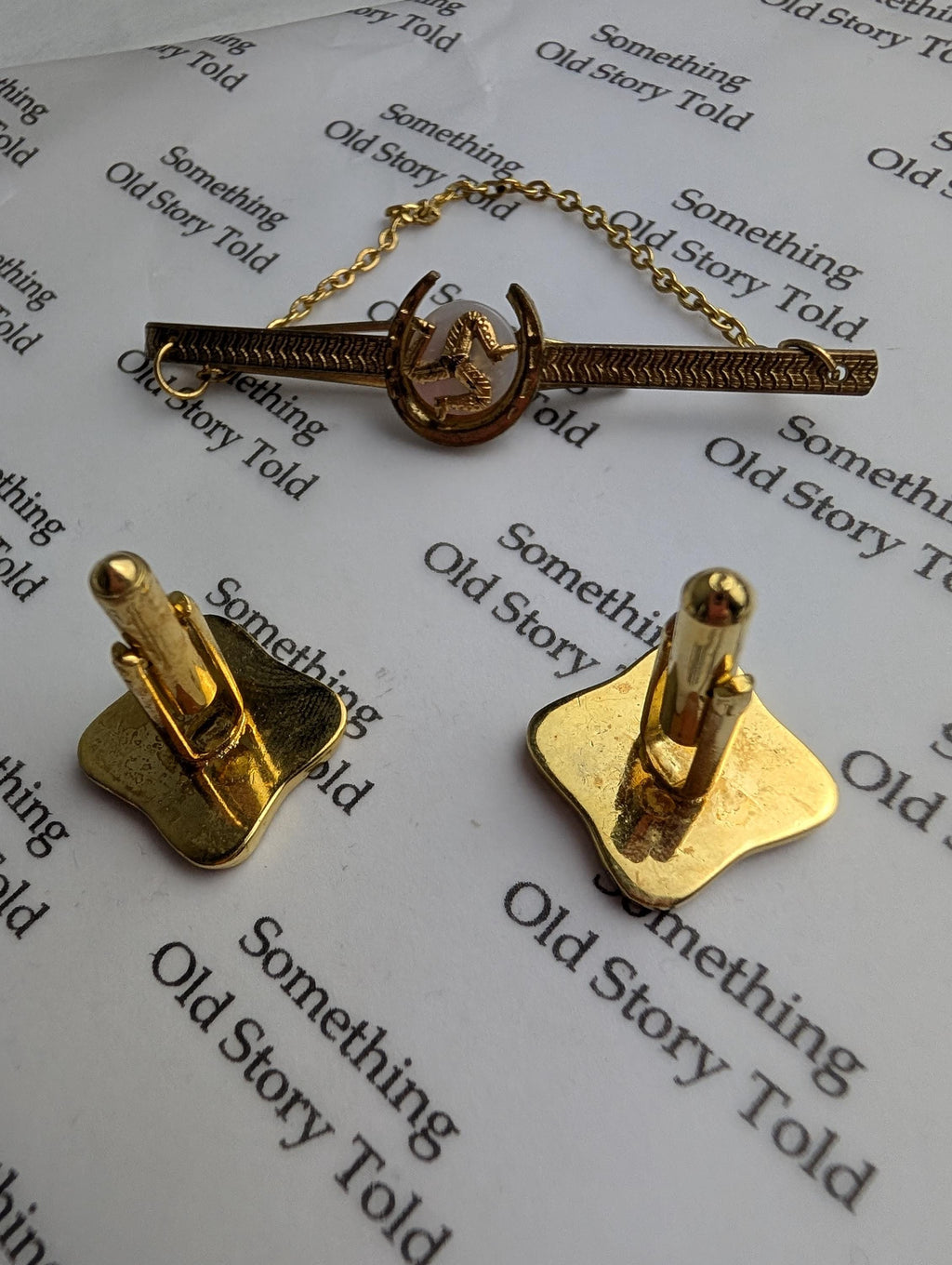 Vintage 1960s Gold Plated Cufflinks Tie Pin, Isle of Man Triskelion Mother of Pearl __etsy:8129826399
