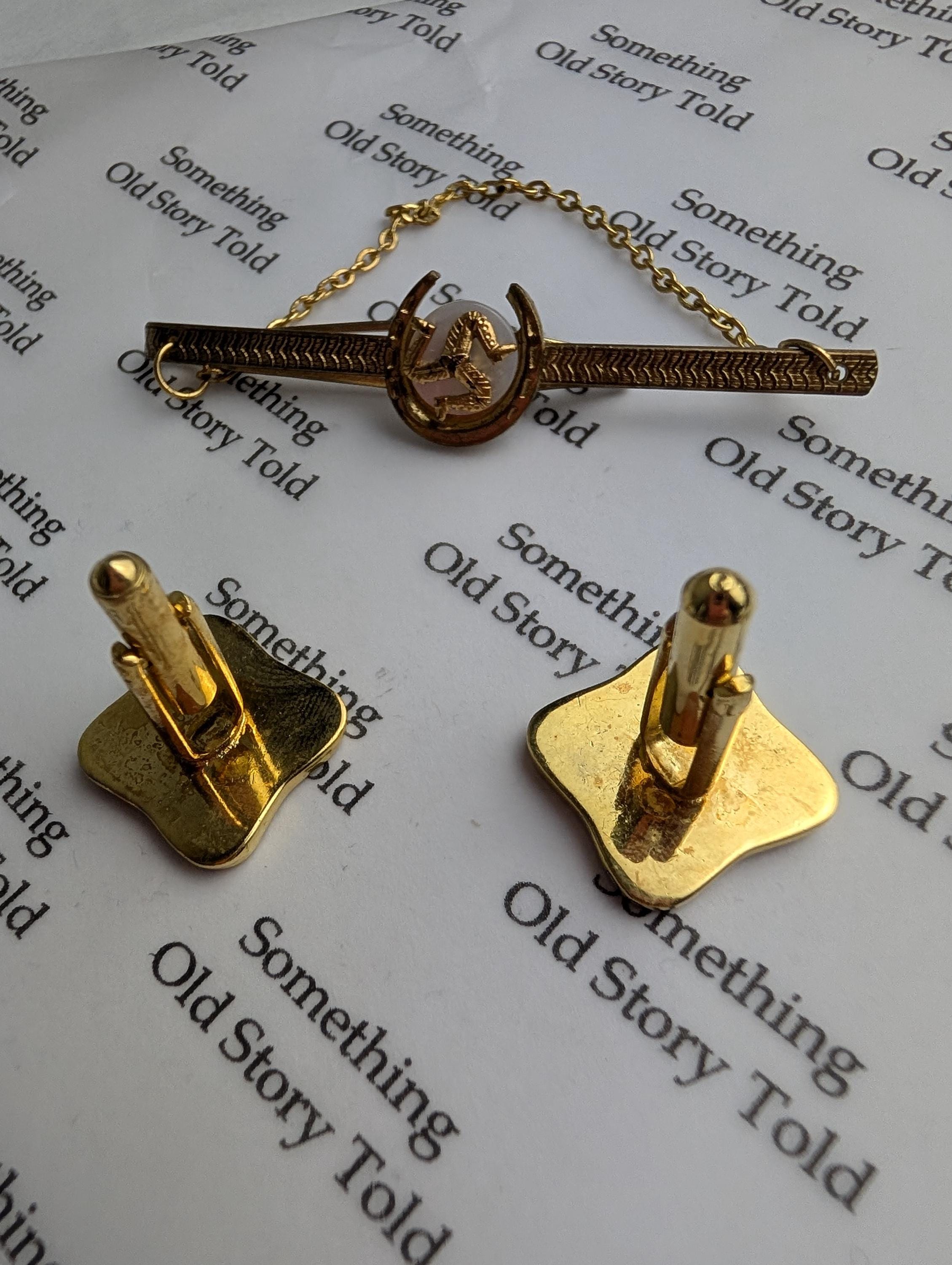 Vintage 1960s Gold Plated Cufflinks Tie Pin, Isle of Man Triskelion Mother of Pearl __etsy:8129826399