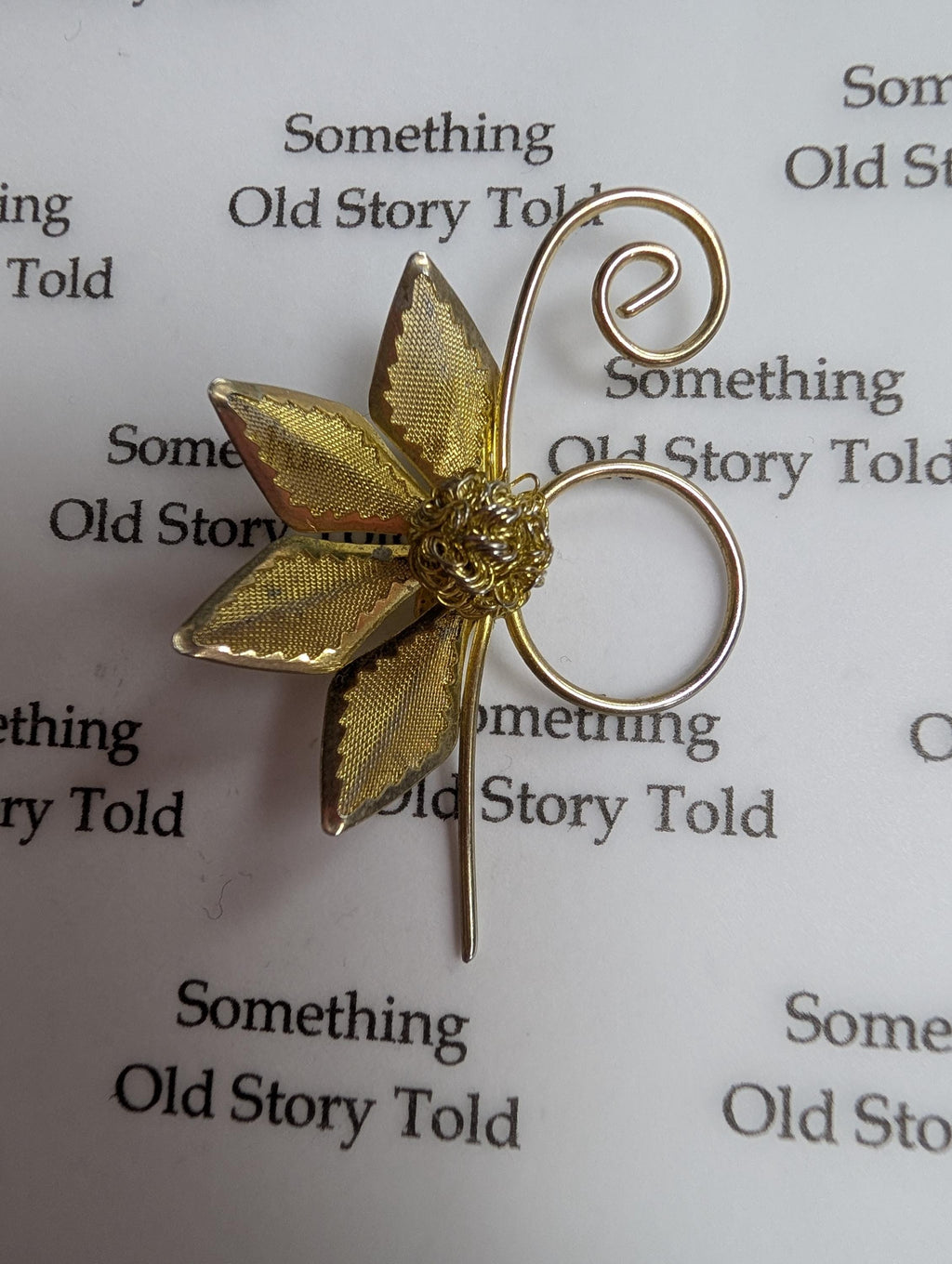 Vintage 1960s Gold Tone Floral Brooch Bundle - Mesh Leaf & Wirework Pearl Flower Pin - Safety Chain Included __etsy:7988037139