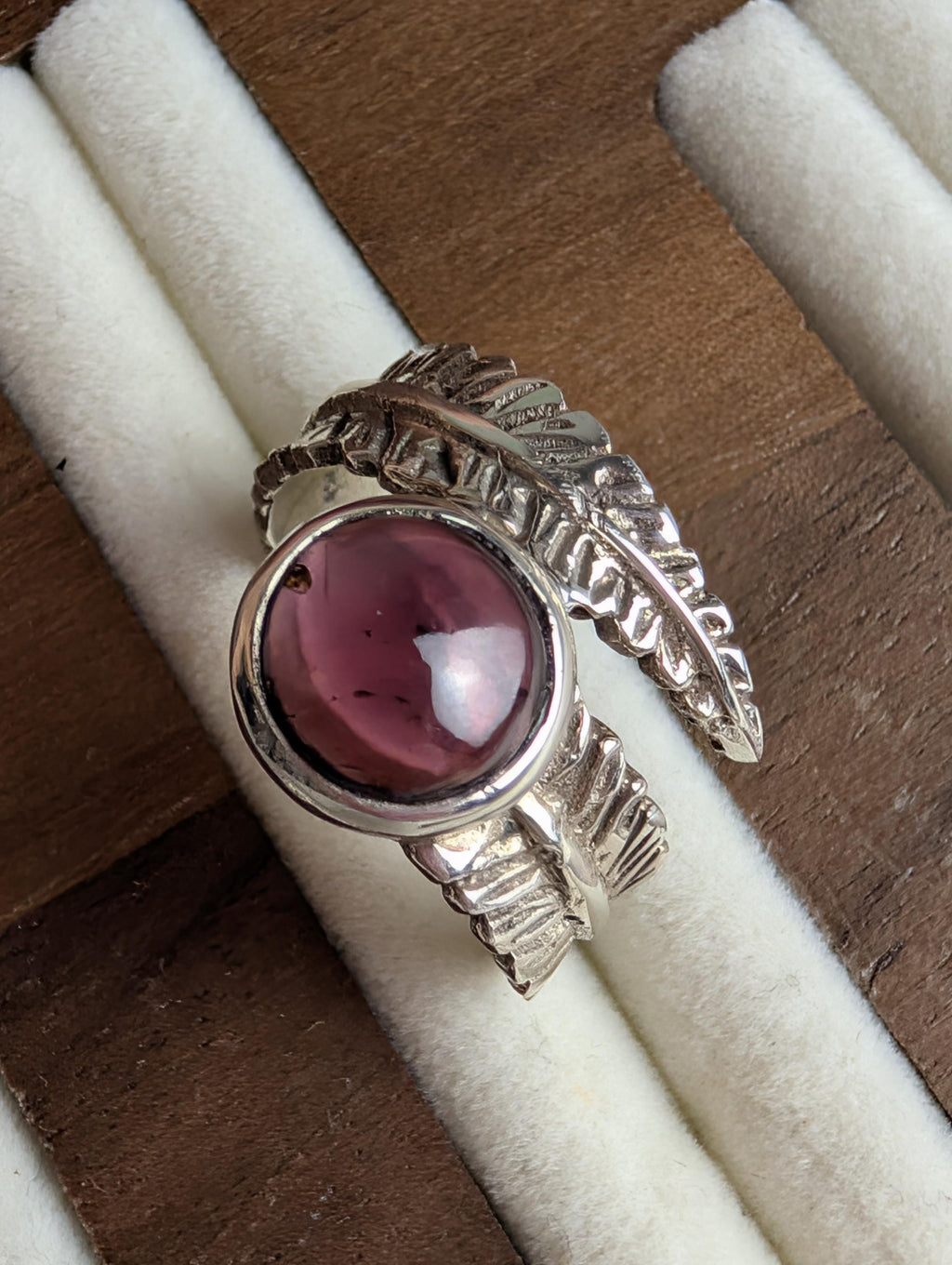 Vintage 90s Sterling Silver Feather Ring with Garnet, Textured Bypass Wrap Ring, Deep Purple Cabochon Gemstone Boho Statement Ring __etsy:8135155130