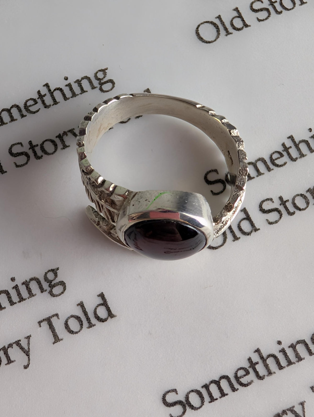Vintage 90s Sterling Silver Feather Ring with Garnet, Textured Bypass Wrap Ring, Deep Purple Cabochon Gemstone Boho Statement Ring __etsy:8183049813