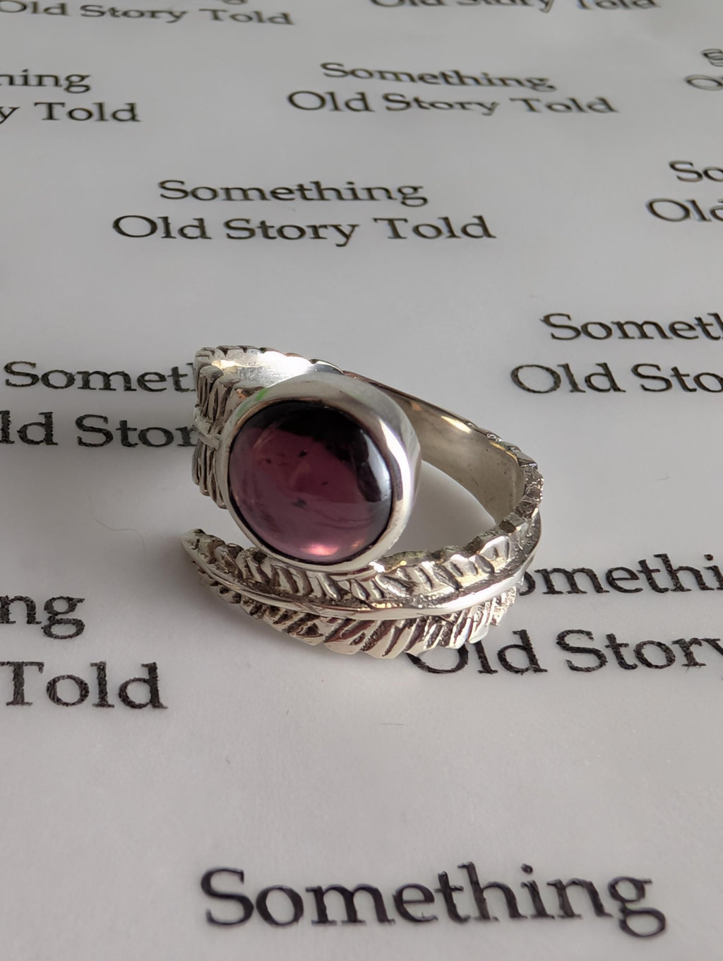 Vintage 90s Sterling Silver Feather Ring with Garnet, Textured Bypass Wrap Ring, Deep Purple Cabochon Gemstone Boho Statement Ring __etsy:8135155166