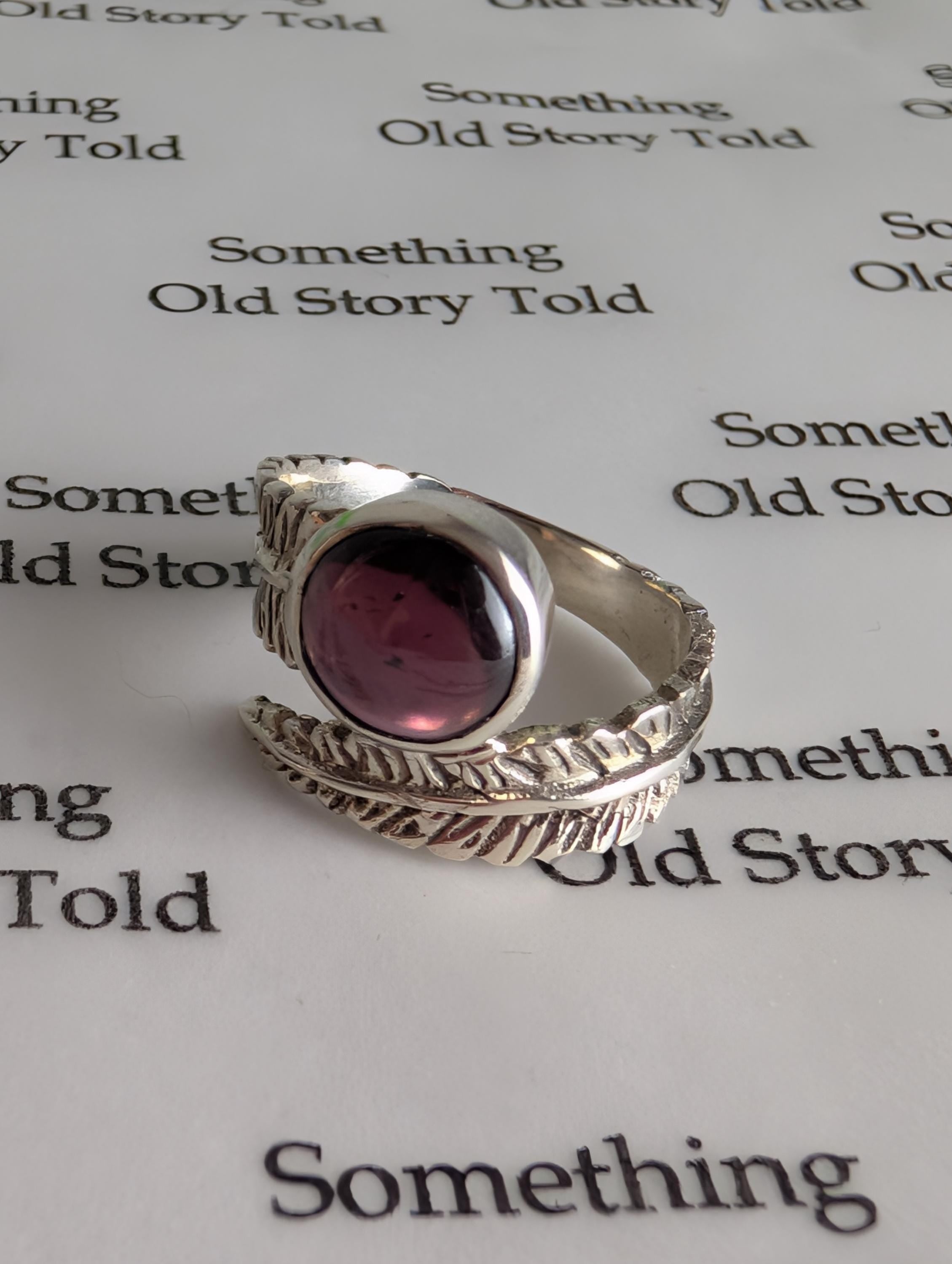 Vintage 90s Sterling Silver Feather Ring with Garnet, Textured Bypass Wrap Ring, Deep Purple Cabochon Gemstone Boho Statement Ring __etsy:8135155166