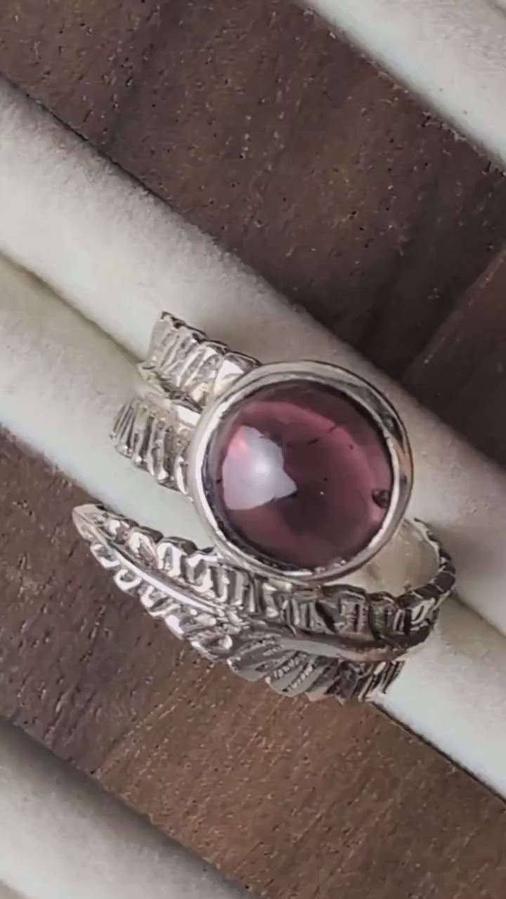 Vintage 90s Sterling Silver Feather Ring with Garnet, Textured Bypass Wrap Ring, Deep Purple Cabochon Gemstone Boho Statement Ring