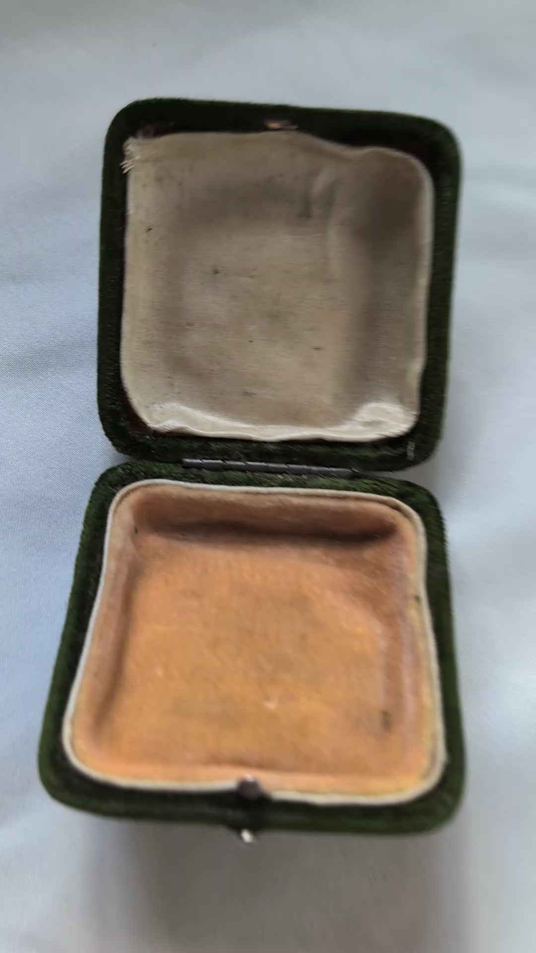 Antique Green Velvet Jewellery Box, Edwardian Push Button Trinket Case, Peach Velvet & Cream Silk Lining, Vintage Display Presentation Box