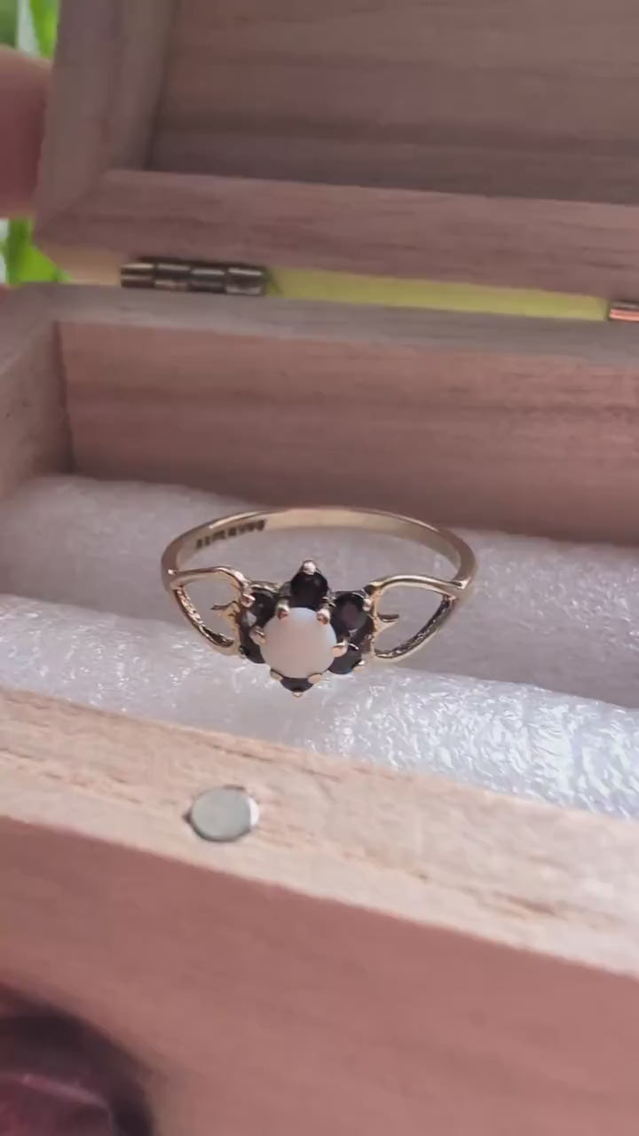 9ct Gold Opal Sapphire Cluster Ring, 1985 Birmingham Hallmarked Floral Daisy Style Size N