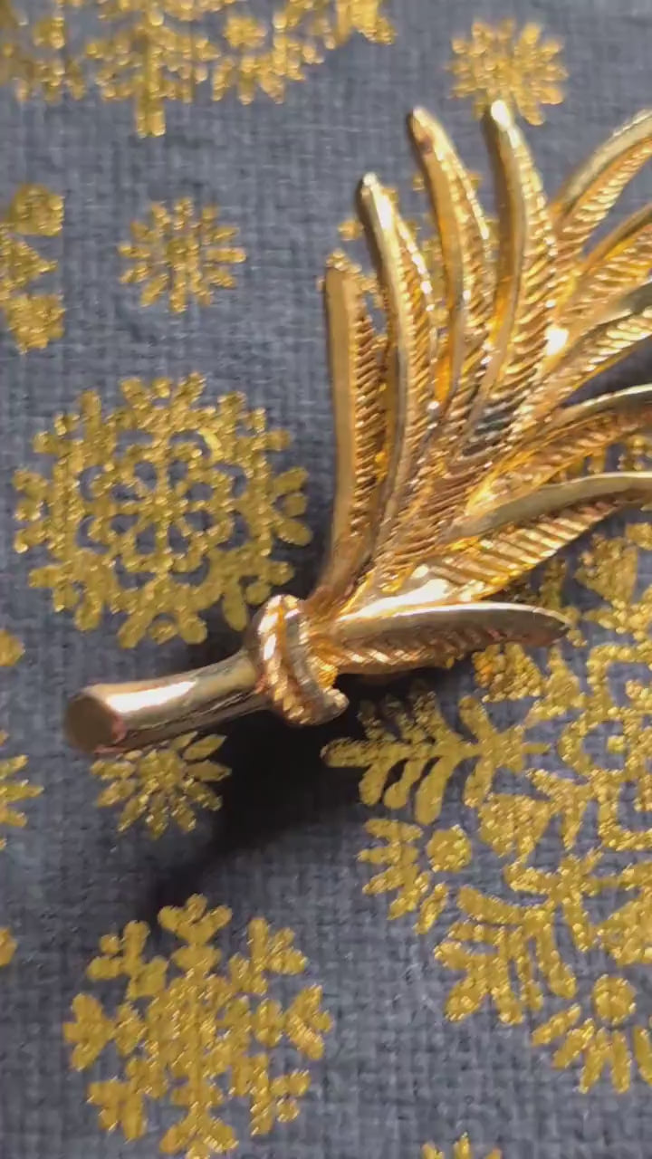 Vintage Gold Tone Leaf & Feather Brooch Set – Avon, La Redoute Costume Jewelry