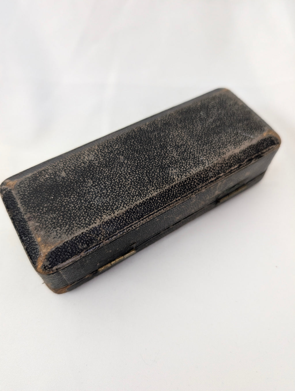 Antique Victorian Tooled Leather Brooch Box – Circa 1890s Fitted Bar Pin Case with Emerald Green Velvet & Silk Lining
