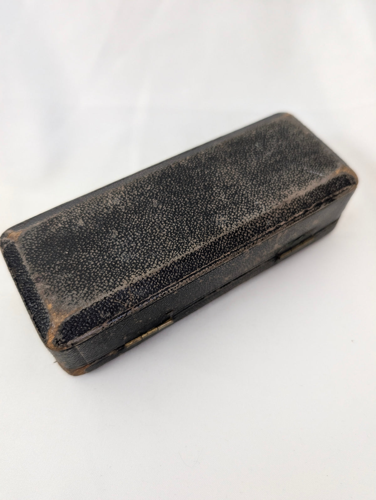 Antique Victorian Tooled Leather Brooch Box – Circa 1890s Fitted Bar Pin Case with Emerald Green Velvet & Silk Lining