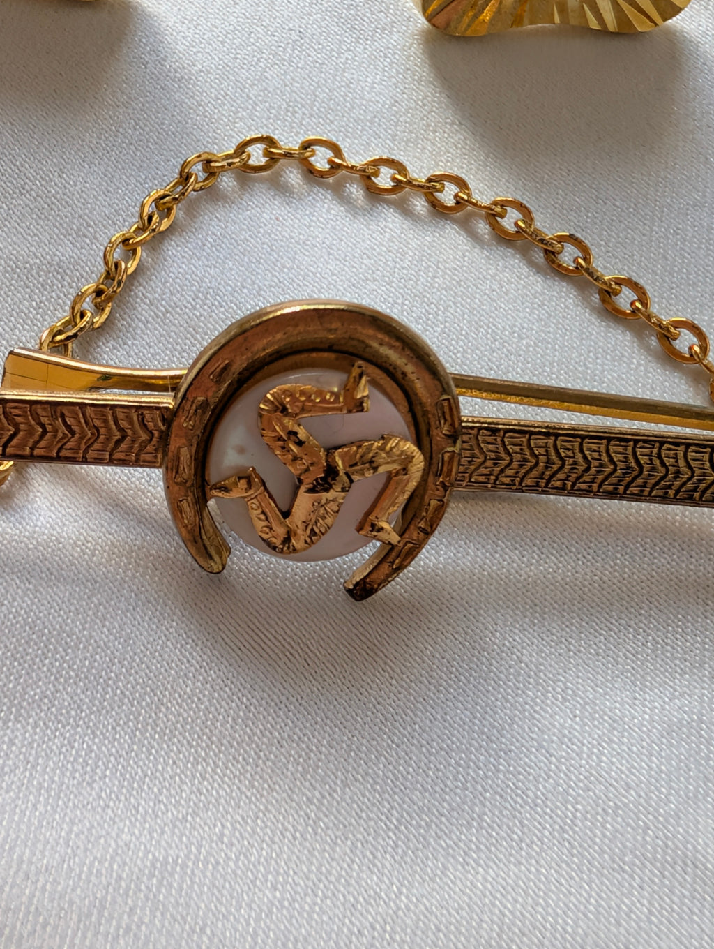 Vintage Isle of Man Tie Clip & Sunburst Cufflinks Set, Gold Tone Triskelion Horseshoe Tie Bar with Safety Chain, Mid Century Mens Gift