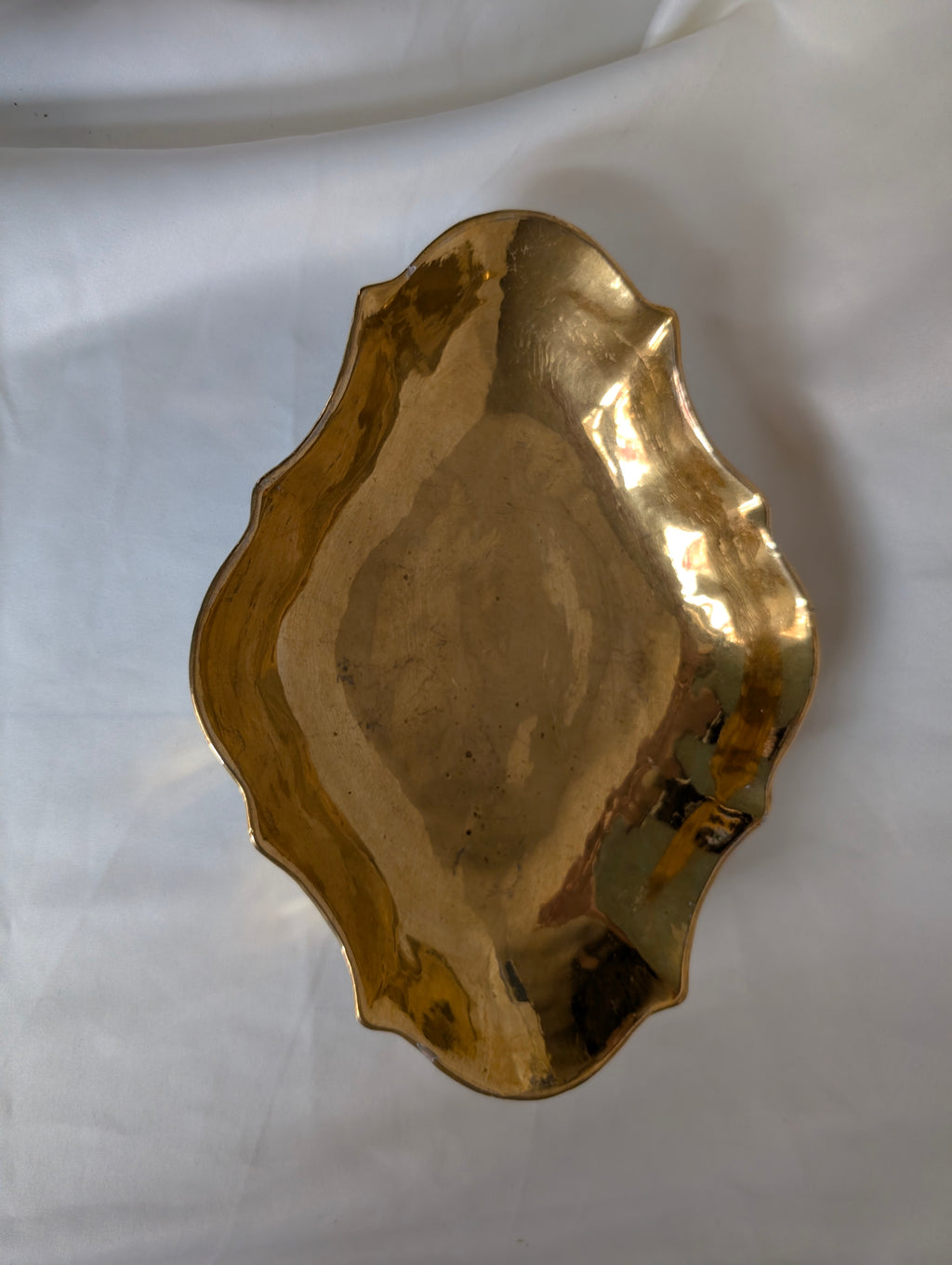 Vintage Scalloped Gilt Ceramic Trinket Dish – Hand-Signed Gold Leaf Style Vide-Poche & Jewellery Tray