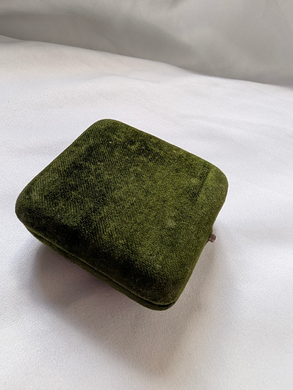 Antique Green Velvet Jewellery Box, Edwardian Push Button Trinket Case, Peach Velvet & Cream Silk Lining, Vintage Display Presentation Box