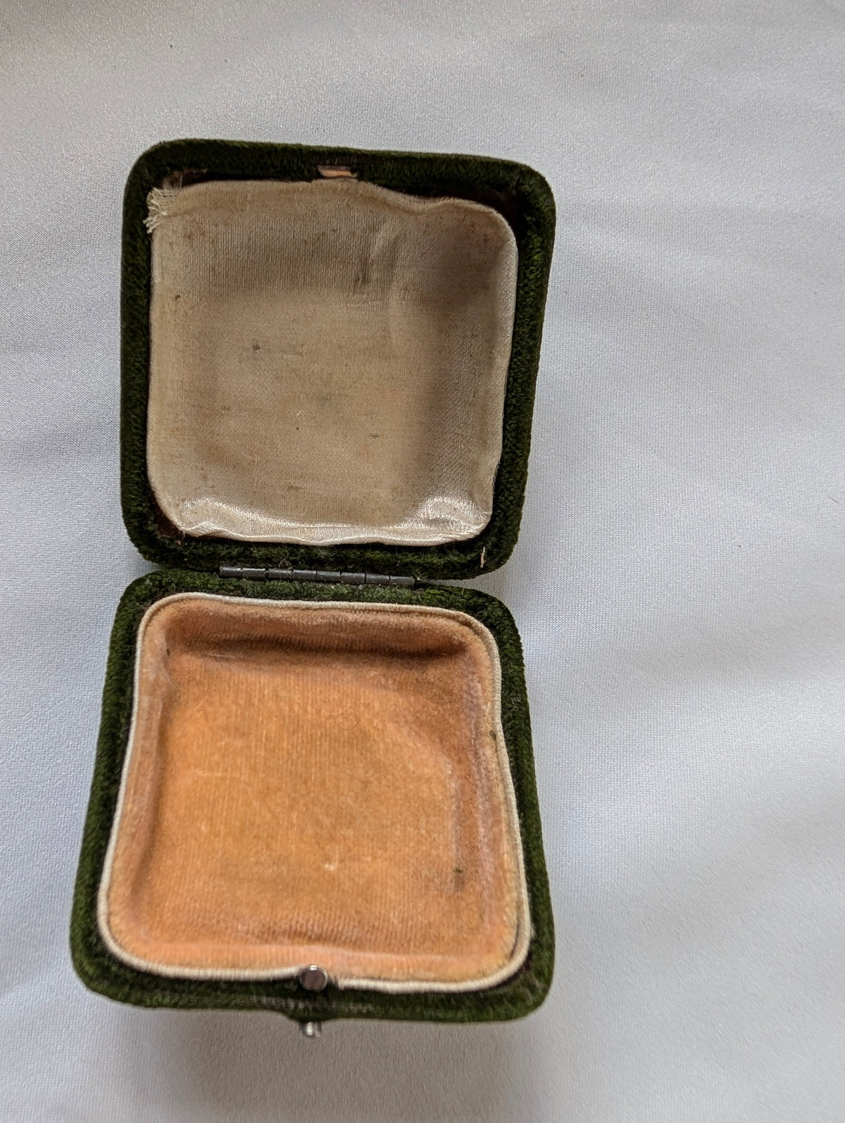 Antique Green Velvet Jewellery Box, Edwardian Push Button Trinket Case, Peach Velvet & Cream Silk Lining, Vintage Display Presentation Box