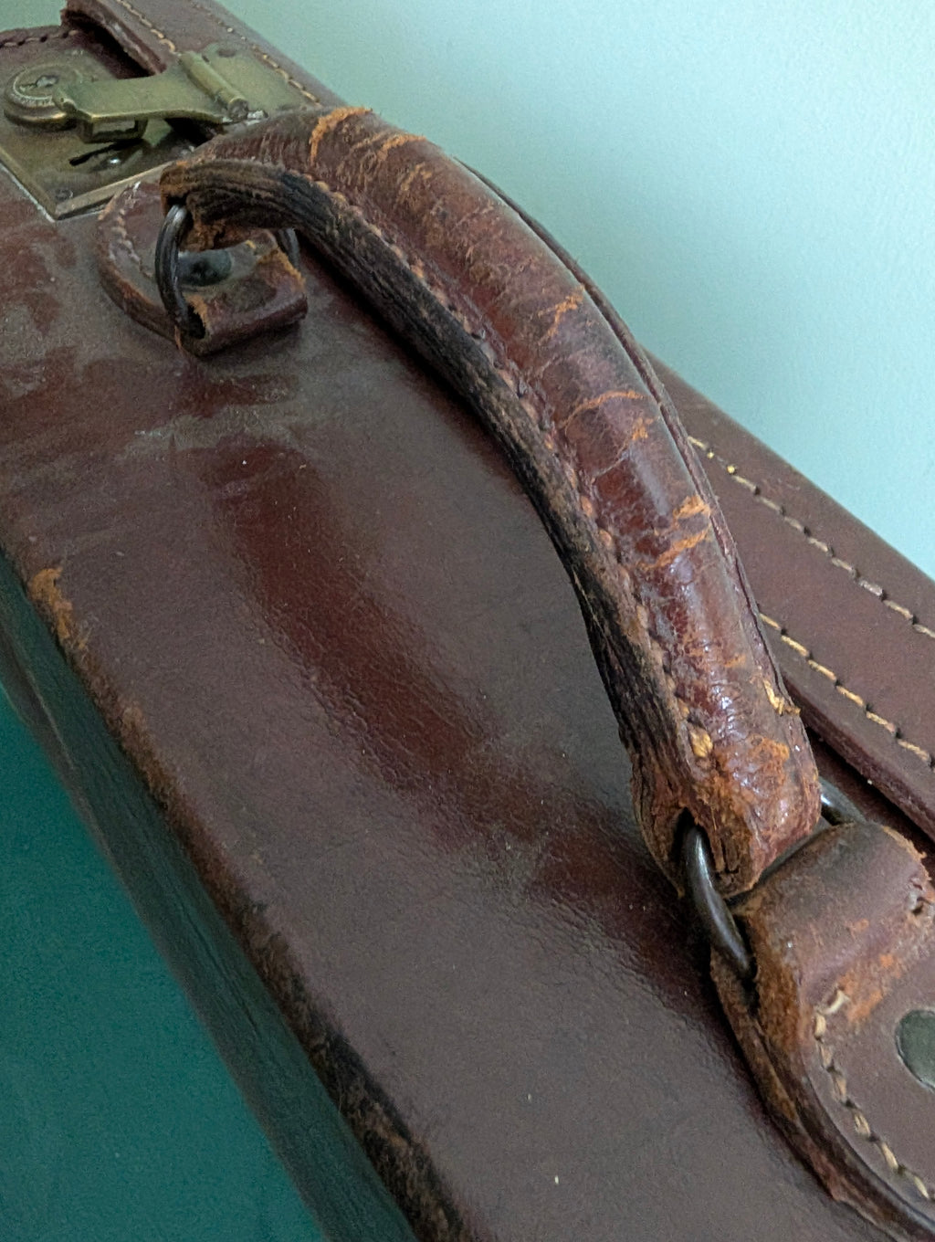 Antique Leather Suitcase 1920s Small Overnight Case, Initialled Queenie Dear Eltham London, Vintage Prop Luggage
