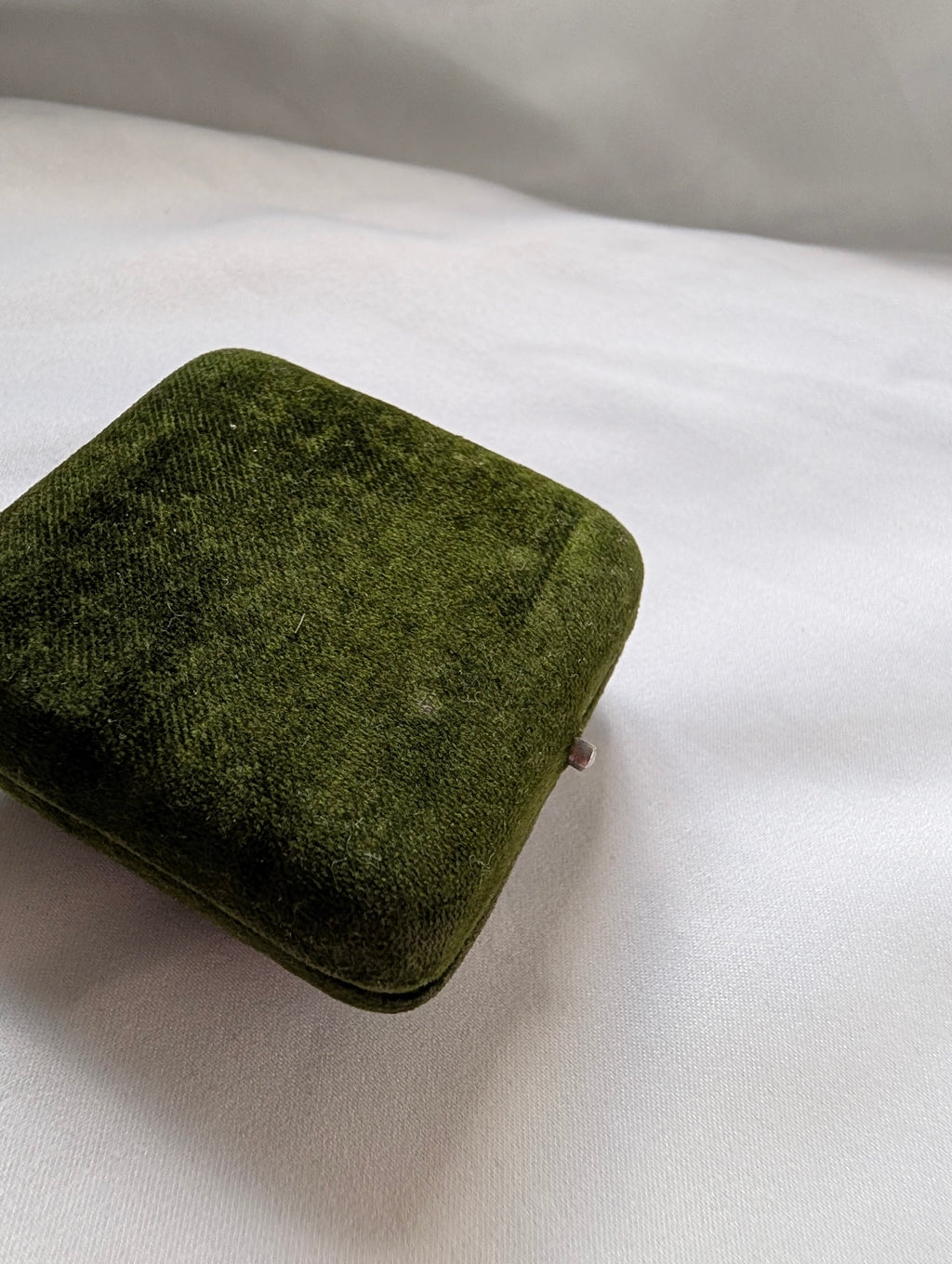 Antique Green Velvet Jewellery Box, Edwardian Push Button Trinket Case, Peach Velvet & Cream Silk Lining, Vintage Display Presentation Box