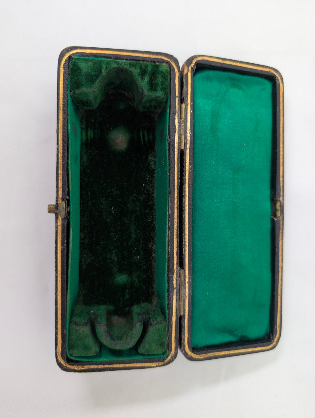 Antique Victorian Tooled Leather Brooch Box – Circa 1890s Fitted Bar Pin Case with Emerald Green Velvet & Silk Lining