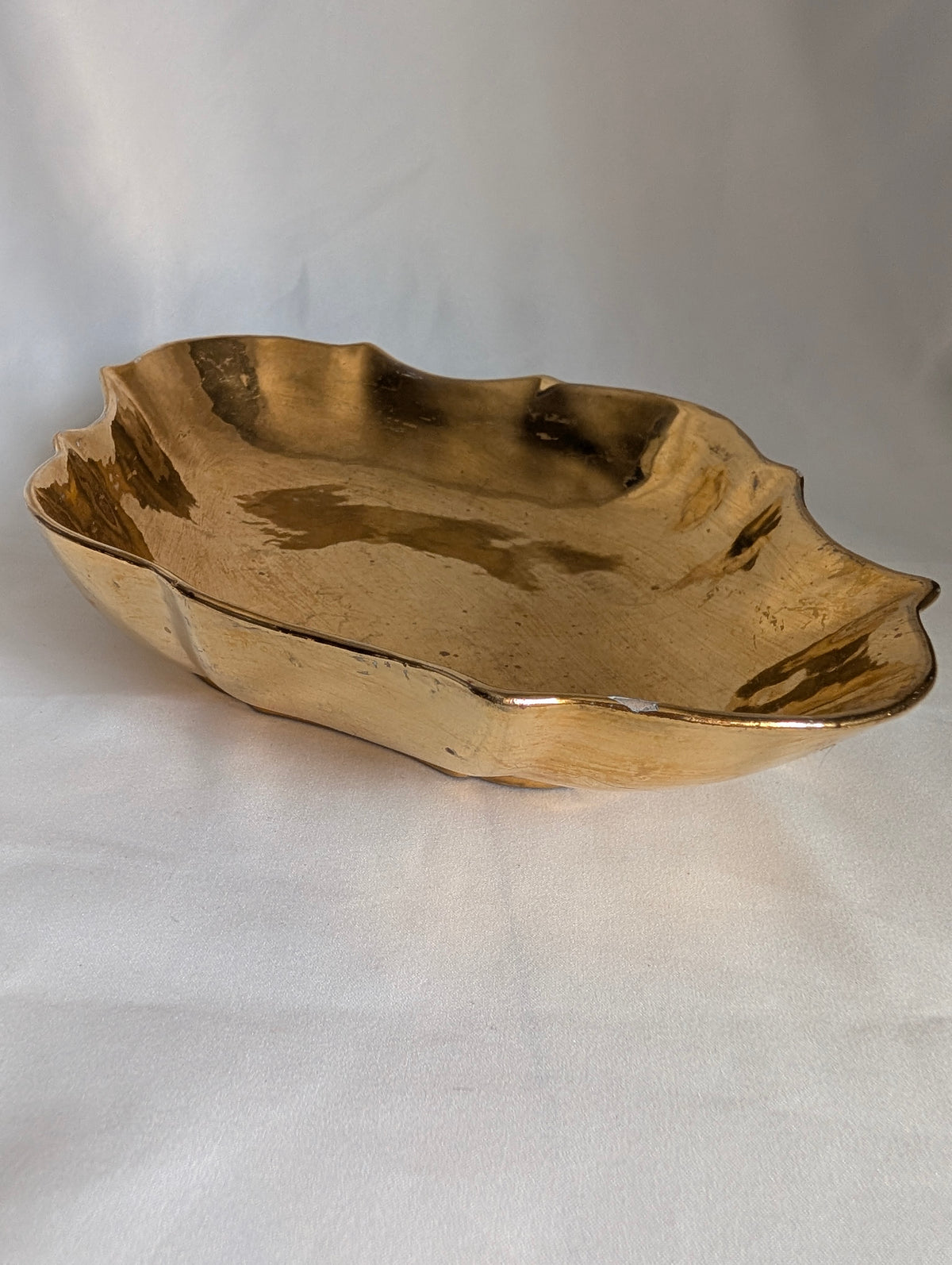 Vintage Scalloped Gilt Ceramic Trinket Dish – Hand-Signed Gold Leaf Style Vide-Poche & Jewellery Tray