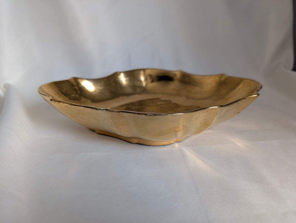 Vintage Scalloped Gilt Ceramic Trinket Dish – Hand-Signed Gold Leaf Style Vide-Poche & Jewellery Tray