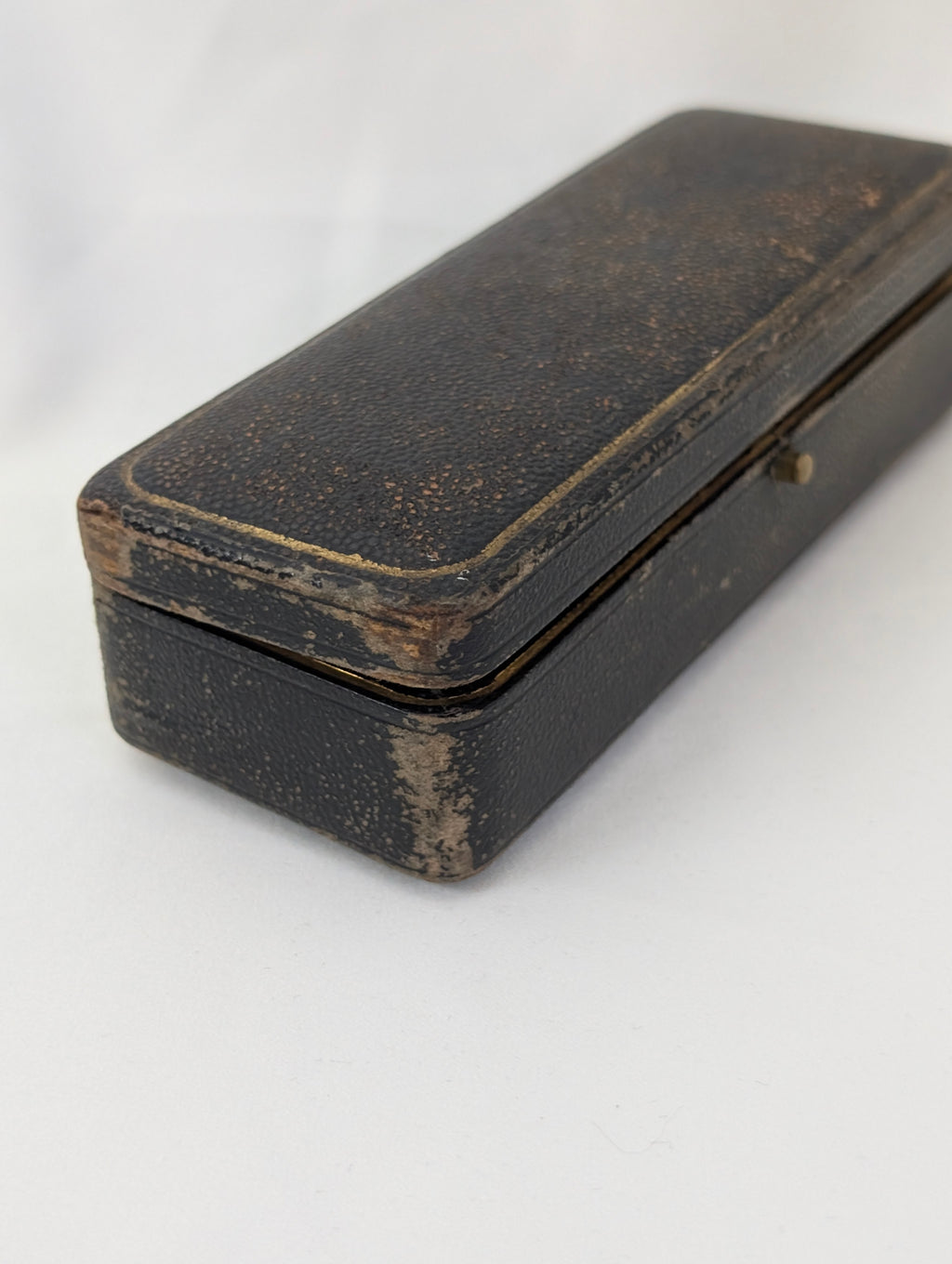 Antique Victorian Tooled Leather Brooch Box – Circa 1890s Fitted Bar Pin Case with Emerald Green Velvet & Silk Lining