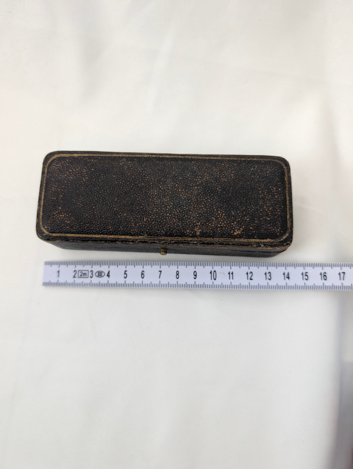 Antique Victorian Tooled Leather Brooch Box – Circa 1890s Fitted Bar Pin Case with Emerald Green Velvet & Silk Lining